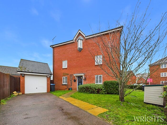 3 Bedroom Town House For Sale In Dragon Road, Hatfield, AL10