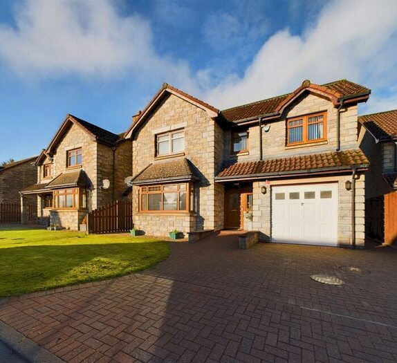 4 Bedroom Detached House For Sale In Meadowpark, Seafield, EH47