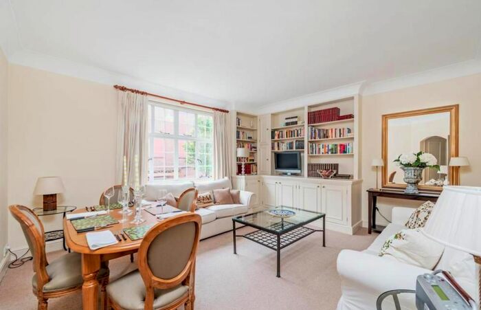 4 Bedroom Flat To Rent In Marylebone Lane, Marylebone, London, W1U
