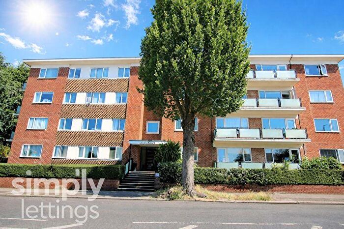 2 Bedroom Flat To Rent In The Drive, Hove, BN3