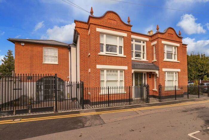 2 Bedroom Flat To Rent In Epping, CM16