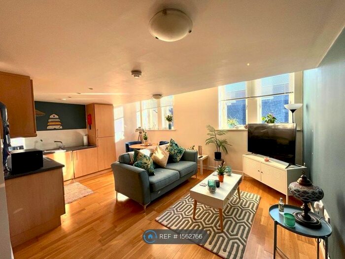 2 Bedroom Flat To Rent In Fountain Street, Morley, Leeds, LS27