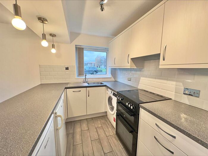 1 Bedroom Flat To Rent In Lake Drive, Peacehaven, BN10