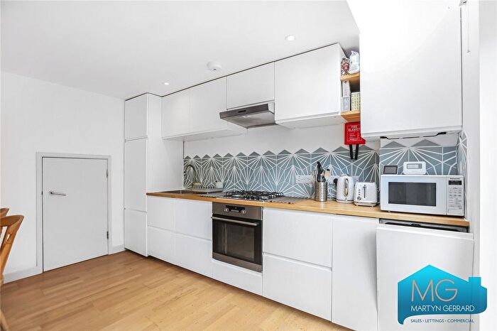 3 Bedroom Flat For Sale In Brecknock Road, Holloway, London, N19