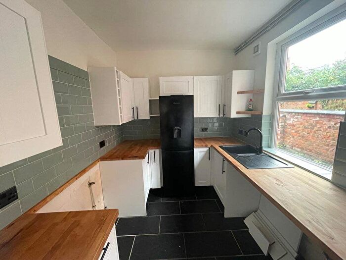 3 Bedroom Terraced House To Rent In Lytton Road, Leicester, LE2