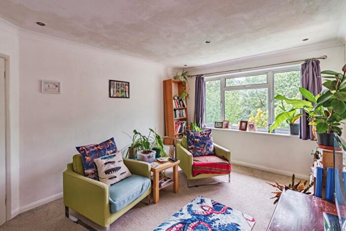 2 Bedroom Flat For Sale In Common Road, Redhill, Surrey, RH1