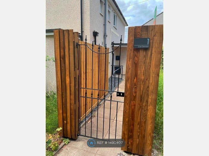 2 Bedroom Flat To Rent In Cae Derwen, Two Locks, Cwmbran, NP44