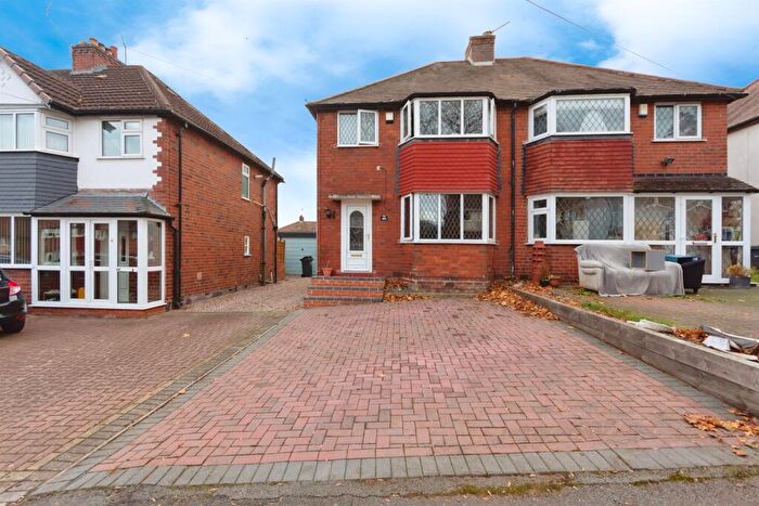 3 Bedroom Semi Detached House For Sale In Olton Croft, Birmingham, B27