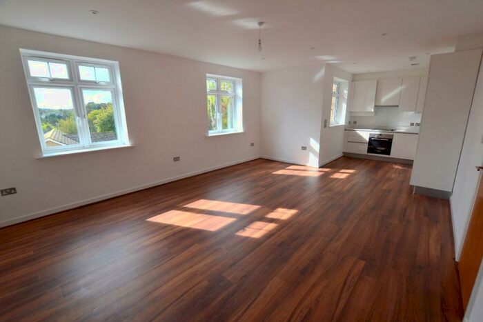 2 Bedroom Apartment To Rent In Russell Hill, CR8