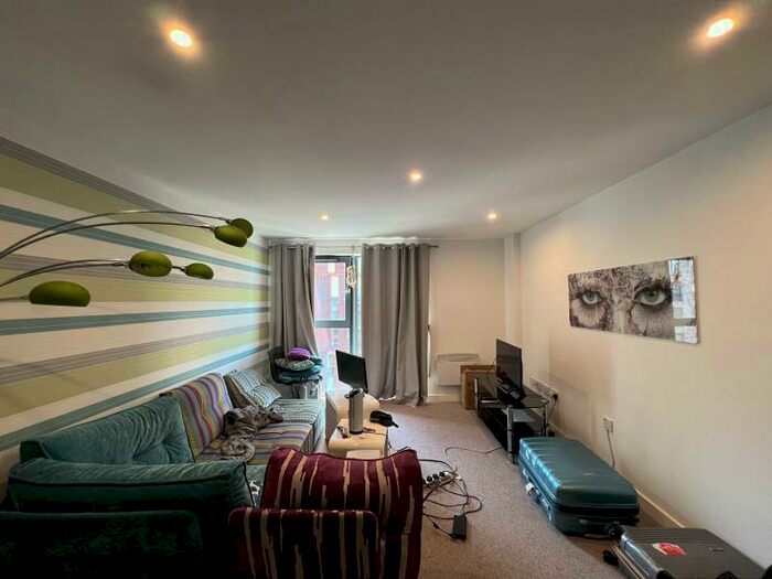 2 Bedroom Apartment To Rent In Apt, Nuovo, M4