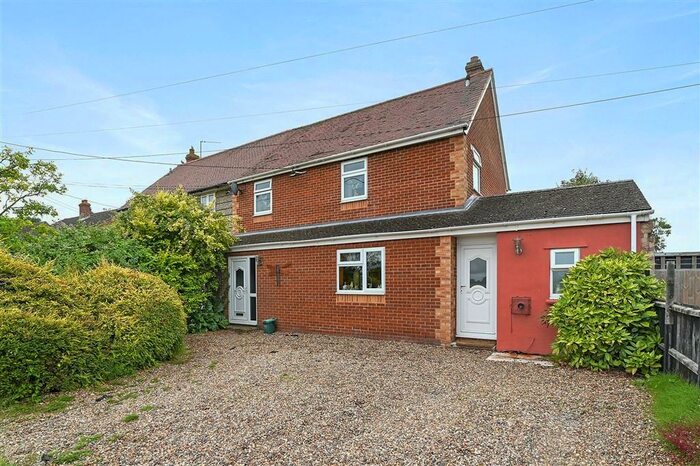 3 Bedroom Semi-Detached House For Sale In Shop Road, Manningtree, CO11