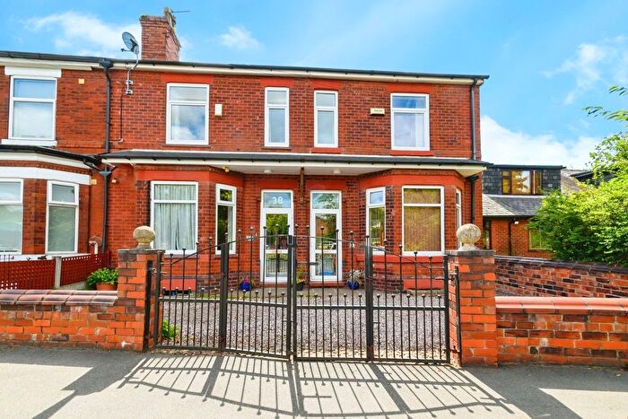 6 Bedroom Semi Detached House For Sale In Barton Road, Manchester, Lancashire, M30