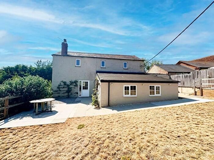 3 Bedroom Cottage To Rent In Fences Lane, Tyringham, MK16