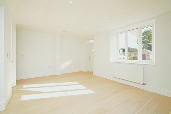 2 Bedroom Semi-Detached House For Sale In Fairseat Close, Carterton, OX18