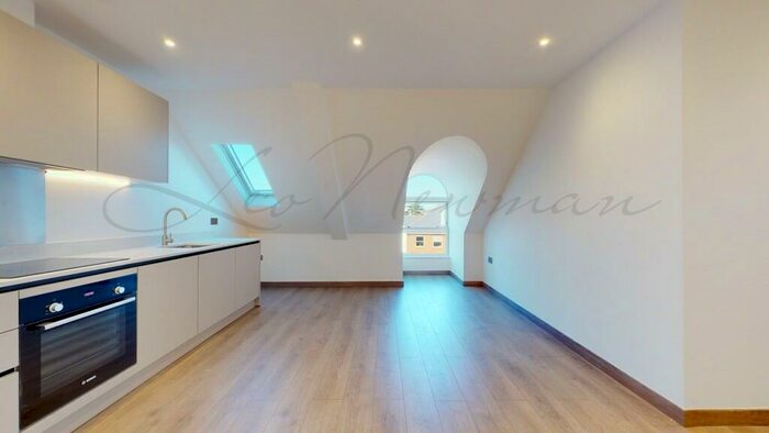 1 Bedroom Flat To Rent In Harvest Lane, Esher, Surrey, KT7