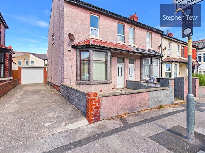 4 Bedroom End Of Terrace House For Sale In Warley Road, Blackpool, FY1