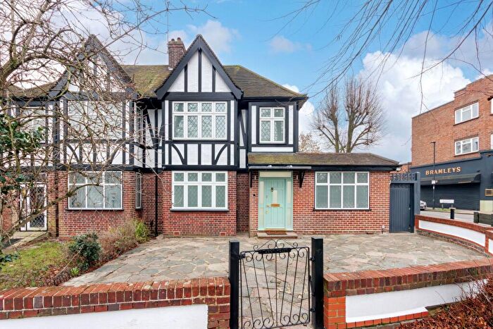 3 Bedroom Semi-Detached House To Rent In Bramley Road, N14