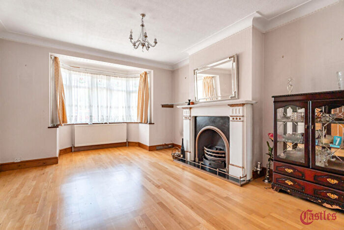 4 Bedroom End Of Terrace House For Sale In Franlaw Crescent, N13
