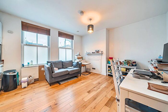 1 Bedroom Flat To Rent In Tower Bridge Road, Southwark, SE1