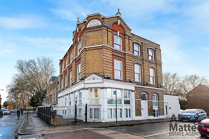 1 Bedroom Flat For Sale In Orange Place, Canada Water, SE16