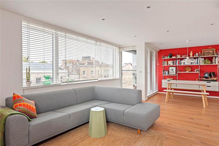2 Bedroom Apartment To Rent In Amwell Street, London, EC1R