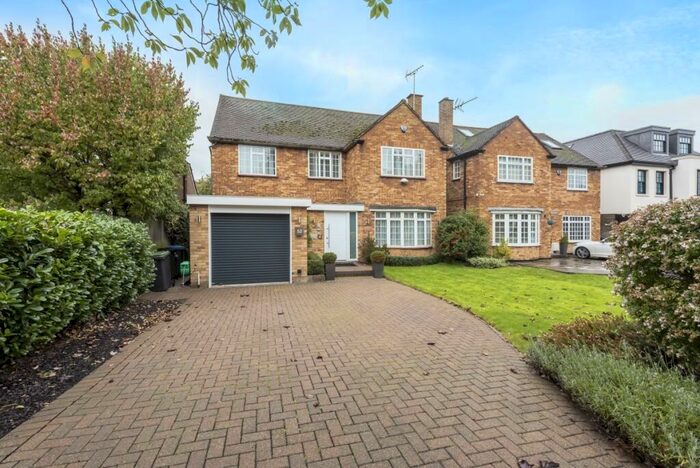 4 Bedroom Detached House To Rent In Kingwell Road Barnet, EN4