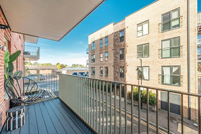 2 Bedroom Flat For Sale In South Oxhey Central, Watford, WD19