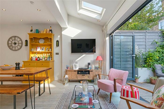 2 Bedroom Apartment For Sale In Stormont Road, SW11