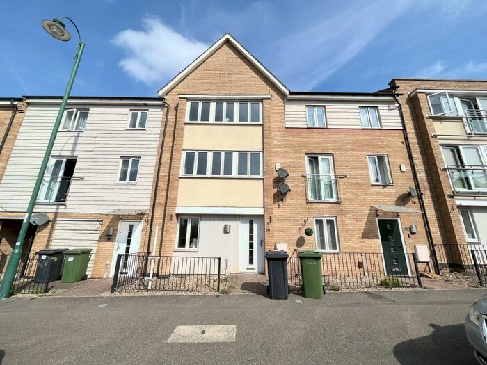 4 Bedroom Town House To Rent In Clayburn Road, Hampton, Peterborough, PE7