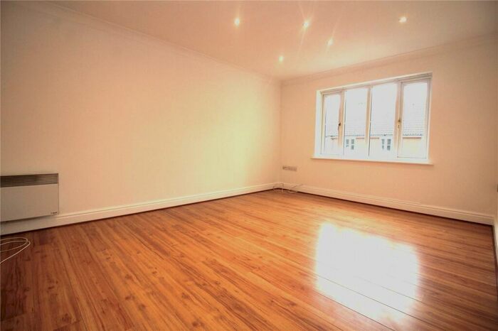 2 Bedroom Flat To Rent In Covesfield, Gravesend, Kent, DA11