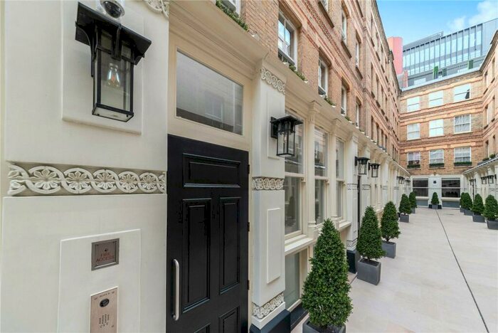 2 Bedroom Apartment To Rent In Pinks Mews, - Dyer's Buildings, London, EC1N