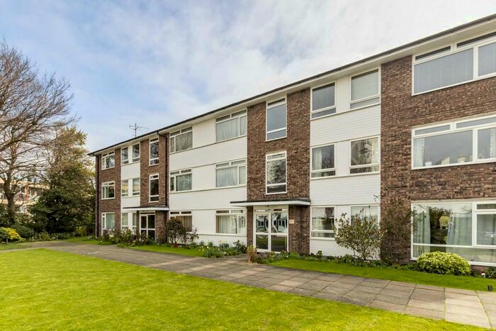 2 Bedroom Flat To Rent In Maple Close, London, SW4