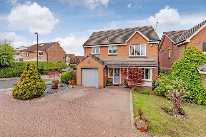 4 Bedroom Detached House For Sale In Whitecotes Park, Walton, Chesterfield, S40