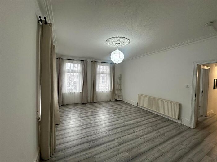3 Bedroom Flat To Rent In Grangewood Street, London, E6