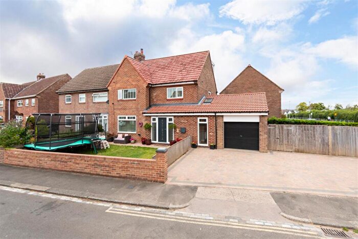 5 Bedroom Semi-Detached House For Sale In Kirkley Drive, Ponteland, NE20