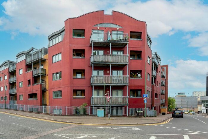 2 Bedroom Flat To Rent In Selden Hill, Hemel Hempstead, Hertfordshire, HP2