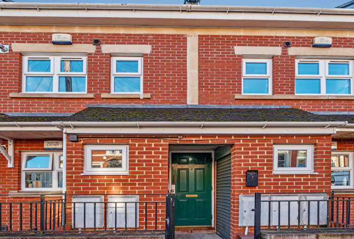 2 Bedroom Maisonette For Sale In Cotswold Road, Bristol, Somerset, BS3