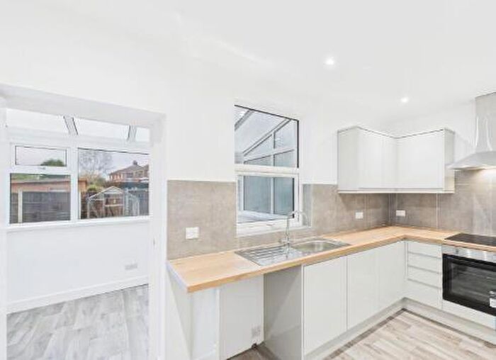 3 Bedroom House To Rent In Hill View Road, Brimington, Chesterfield, S43