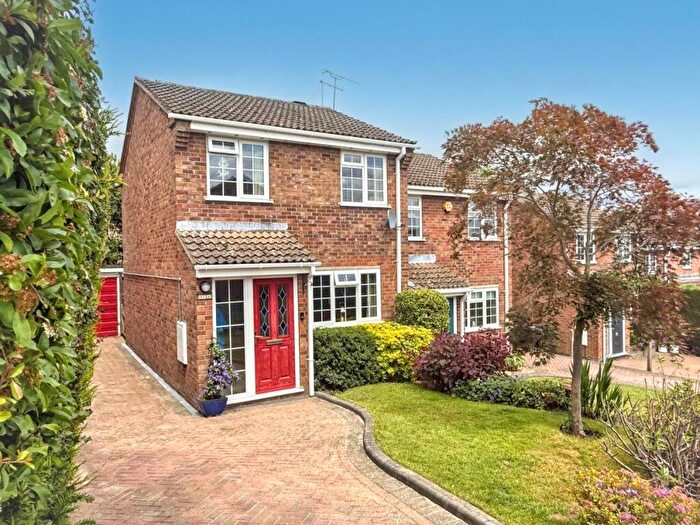 3 Bedroom Semi-Detached House For Sale In Ennerdale Grove, Farnham, Surrey, GU9