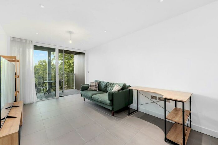2 Bedroom Flat To Rent In Cambridge Heath Road, London, E2