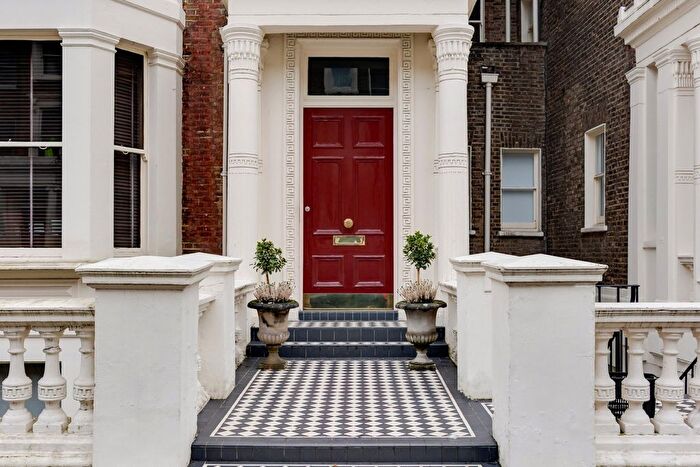 2 Bedroom Flat For Sale In Randolph Crescent, Little Venice, London, W9