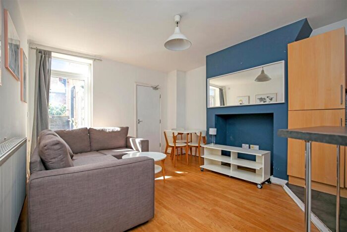 3 Bedroom Flat To Rent In (£pppw) Bolingbroke Street, Heaton, Newcastle Upon Tyne, NE6