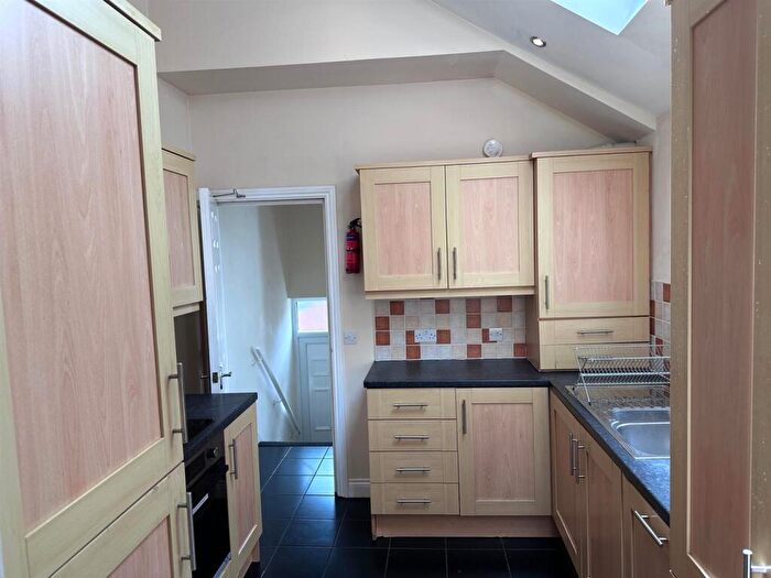 6 Bedroom Flat To Rent In Lavender Gardens, West Jesmond, Newcastle Upon Tyne, NE2