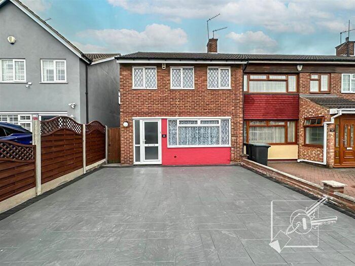 3 Bedroom Terraced House To Rent In Beaumont Drive, Gravesend, DA11