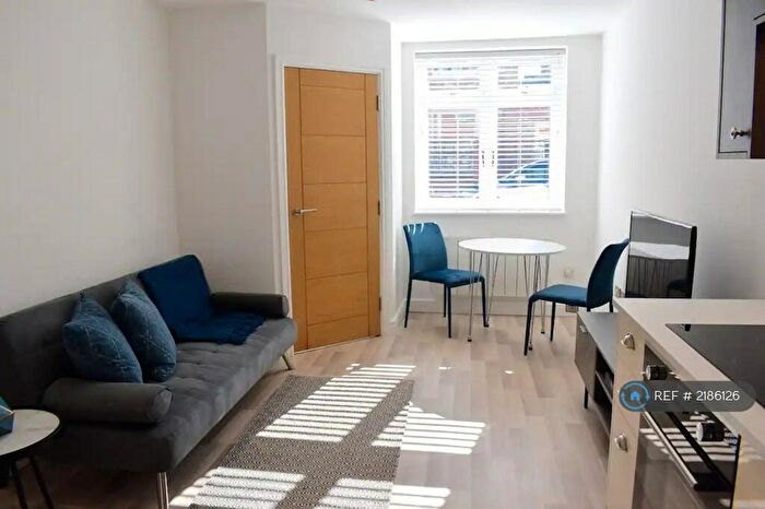 1 Bedroom Flat To Rent In Denmark Road, Northampton, NN1