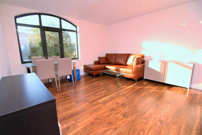 1 Bedroom Flat To Rent In Corner Hall, Hemel Hempstead, HP3