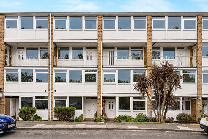 2 Bedroom Maisonette For Sale In Tarnwood Park, Eltham, SE9