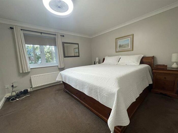 1 Bedroom Flat To Rent In Lefroy Park, Fleet, GU51