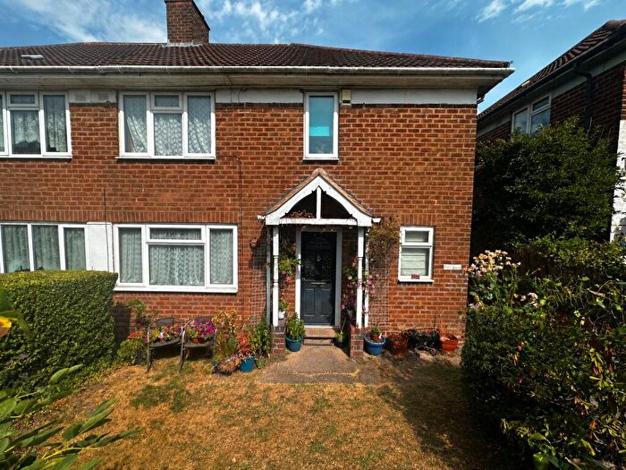 4 Bedroom Semi-Detached House For Sale In Warstock Road, Birmingham, West Midlands, B14