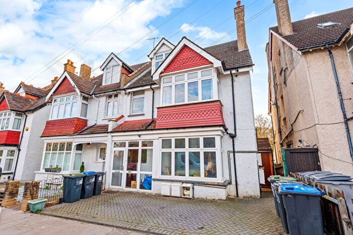 2 Bedroom Flat For Sale In Blenheim Park Road, South Croydon, CR2